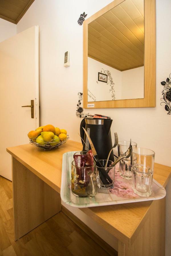 Apartment & Rooms Marigold Baška Voda Екстериор снимка